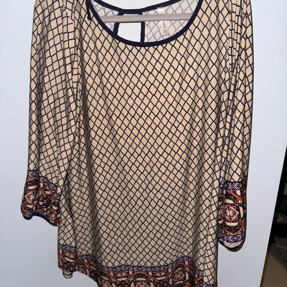 Emerald Beige and Black Geometric Blouse